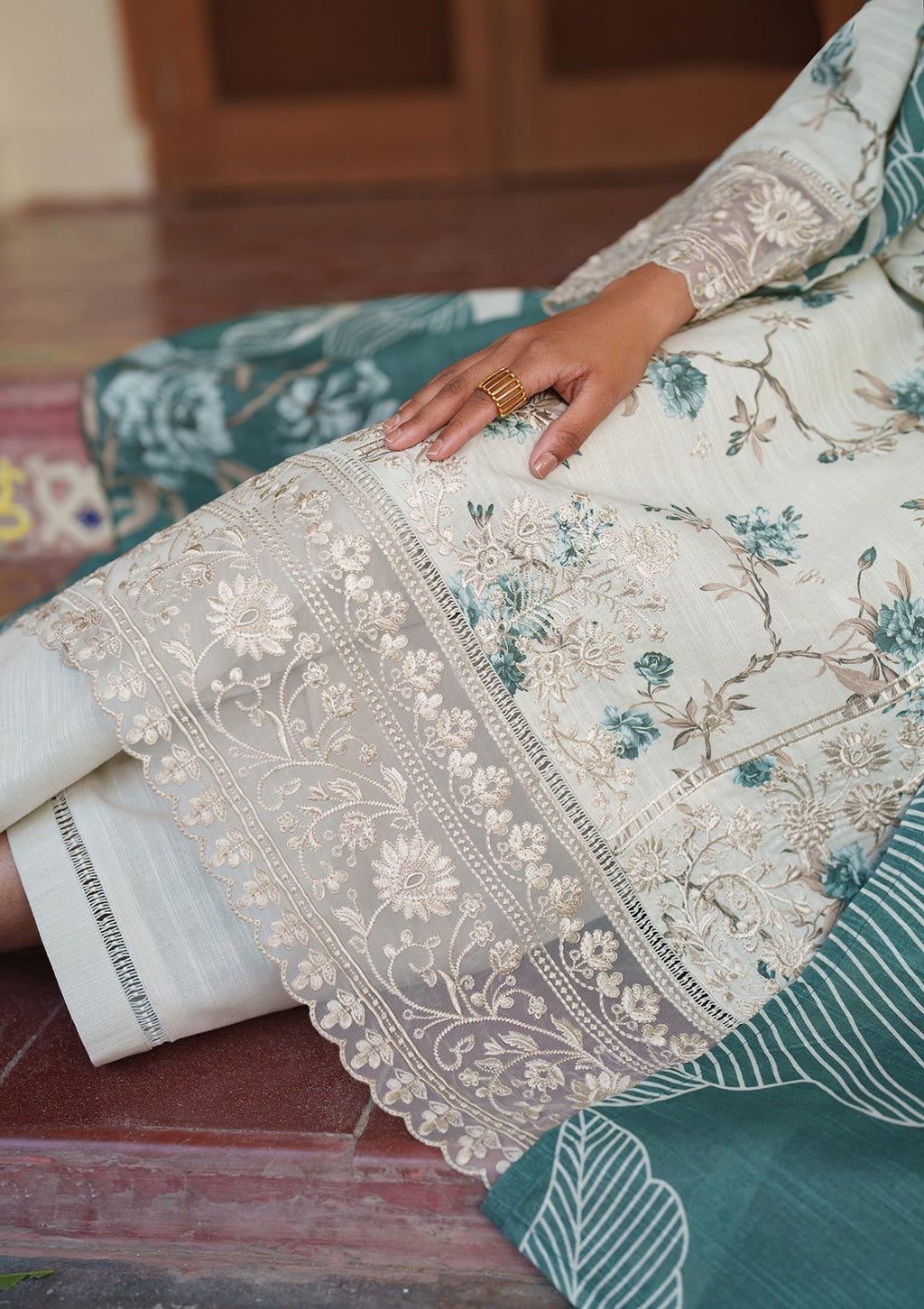 PRINTED EMBROIDERED Lawn BT006896-PST