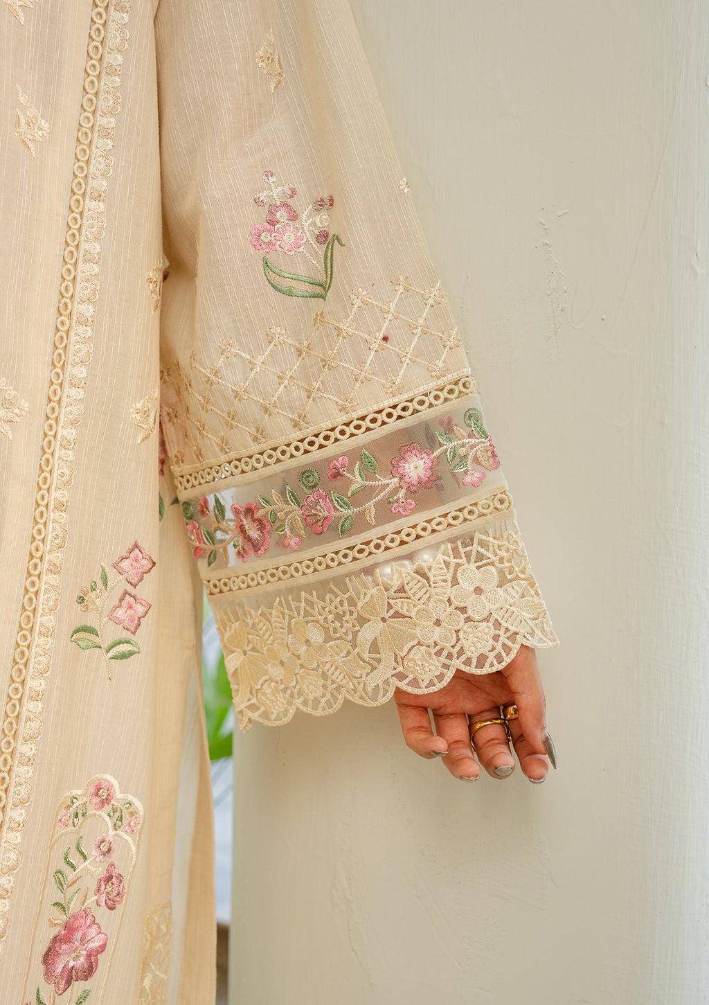 EMBROIDERED Lawn BT006880-OWH