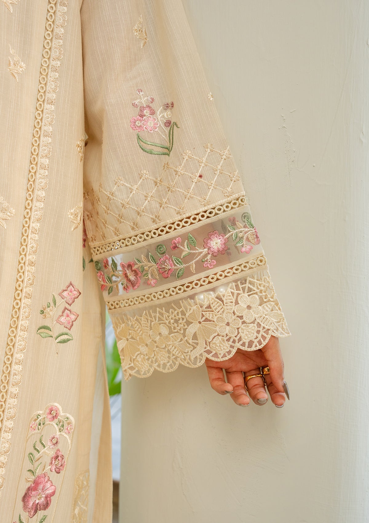 EMBROIDERED Lawn BT006880-OWH